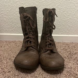 Women’s brown boots